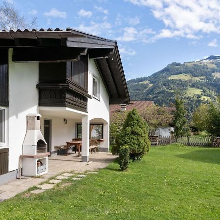 Spacious Chalet In Maishofen Near Forest Kültér fotó